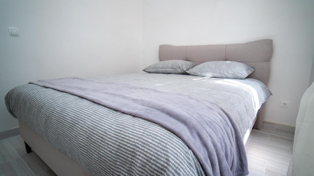 Max Suite Trogir Bagian luar foto