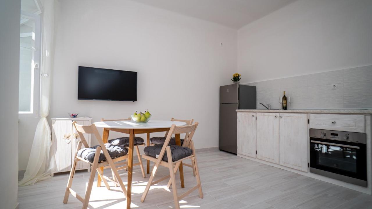 Max Suite Trogir Bagian luar foto