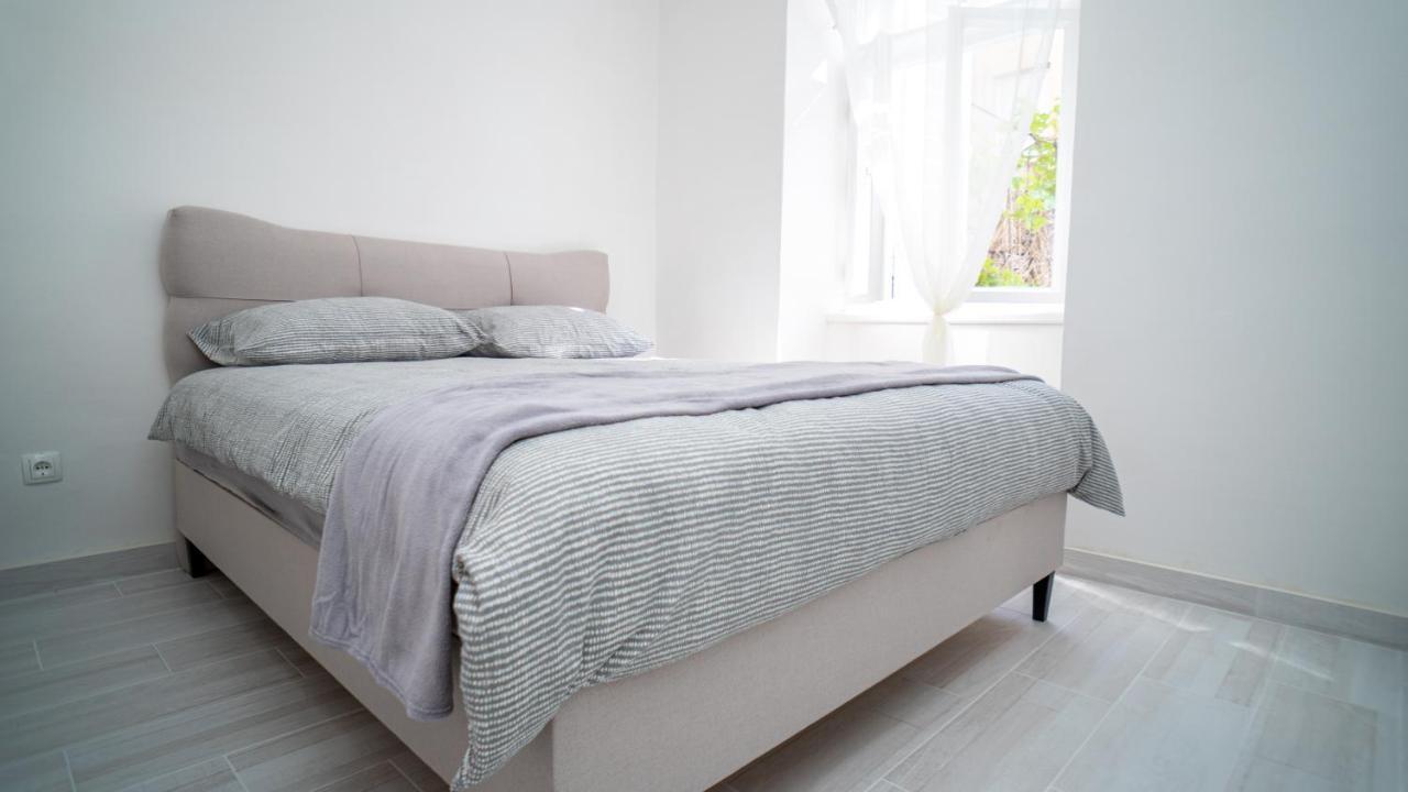 Max Suite Trogir Bagian luar foto